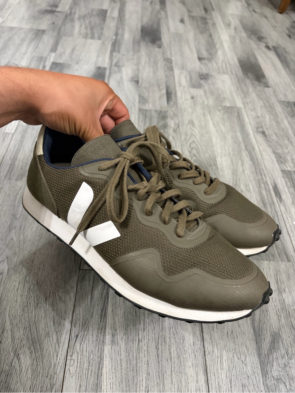 Veja SDU RT Men's Olive Green Sneakers with White V Logo